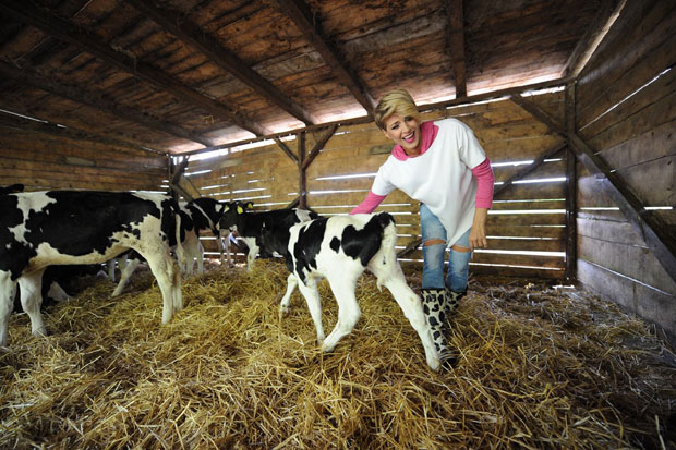 САЊА БУГАРСКИ МАШТАЛА О СВЕТУ МОДЕ, А ПОСТАЛА МЛЕКАРКА: На Салашу се живи, у граду преживљава